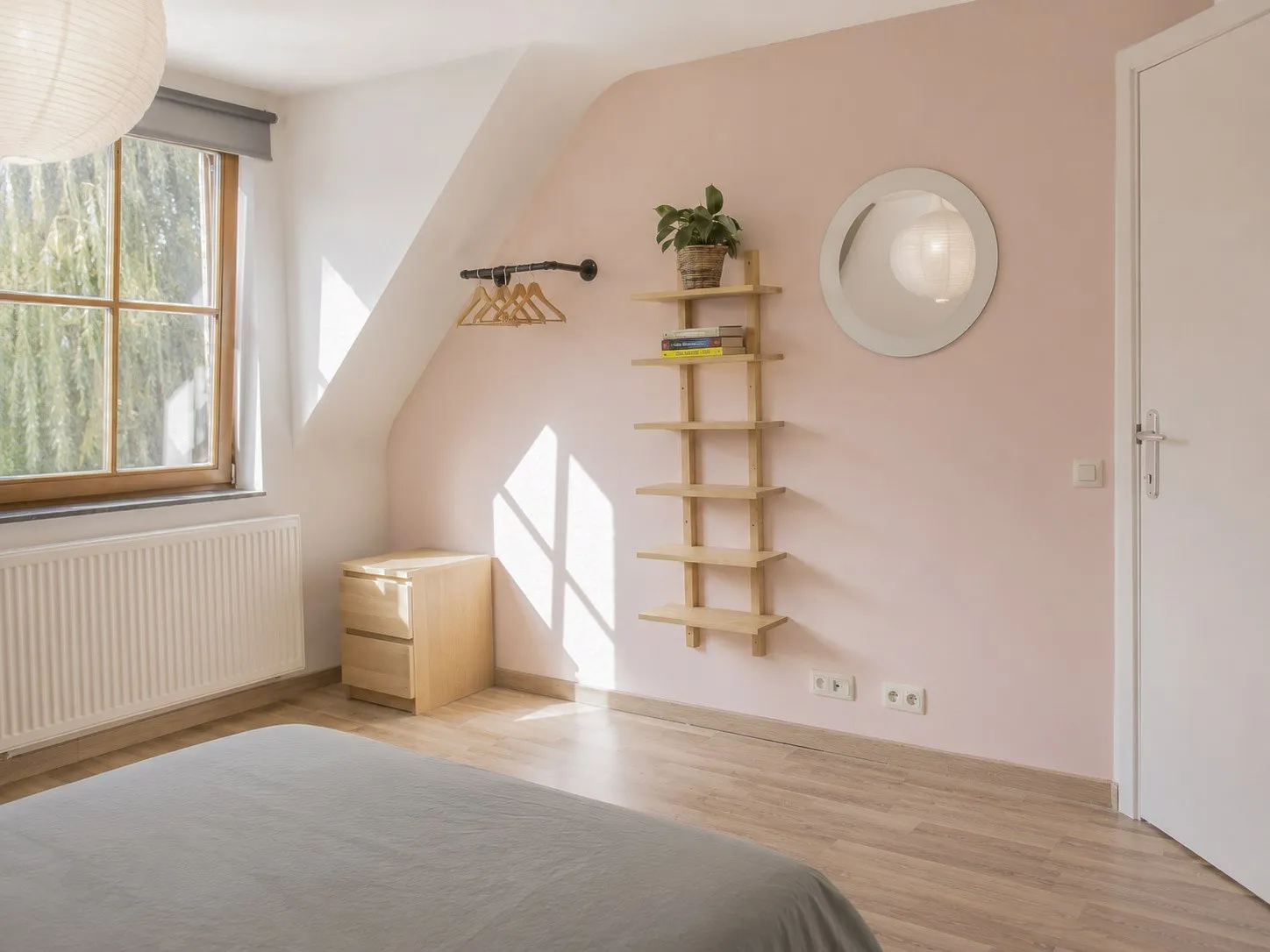 Chambre aux tons roses