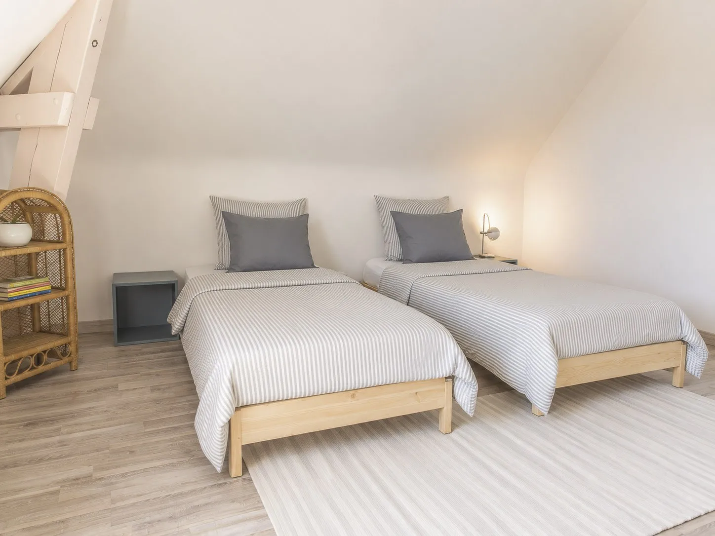 Chambre avec deux lits simples
